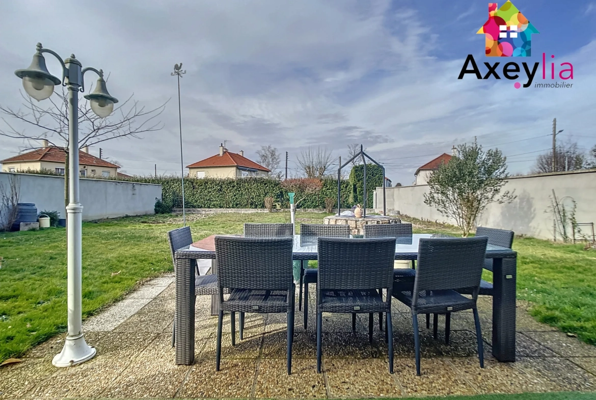 Maison rénovée avec 2 chambres, jardin et garage au Coteau 
