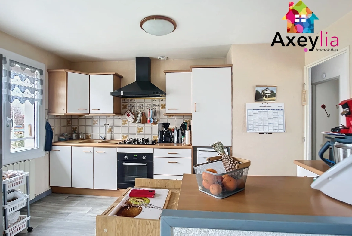 Maison rénovée avec 2 chambres, jardin et garage au Coteau 