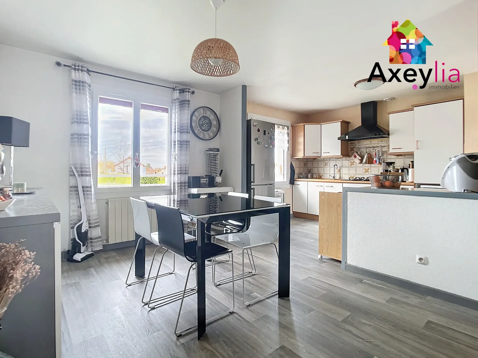 Maison rénovée avec 2 chambres, jardin et garage au Coteau 