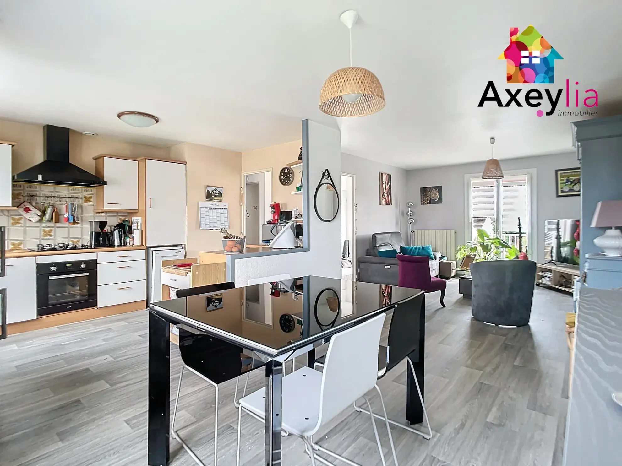 Maison rénovée avec 2 chambres, jardin et garage au Coteau 