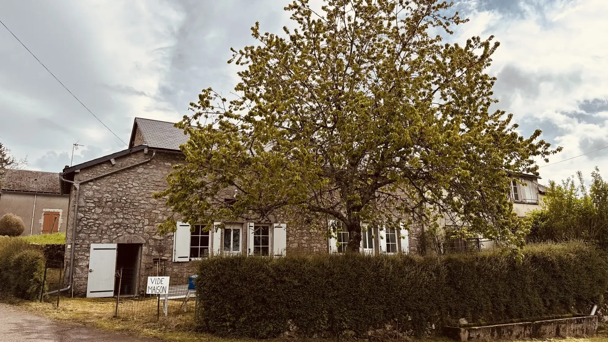 Longère bourguignonne rénovée avec grange à Brassy, Morvan 