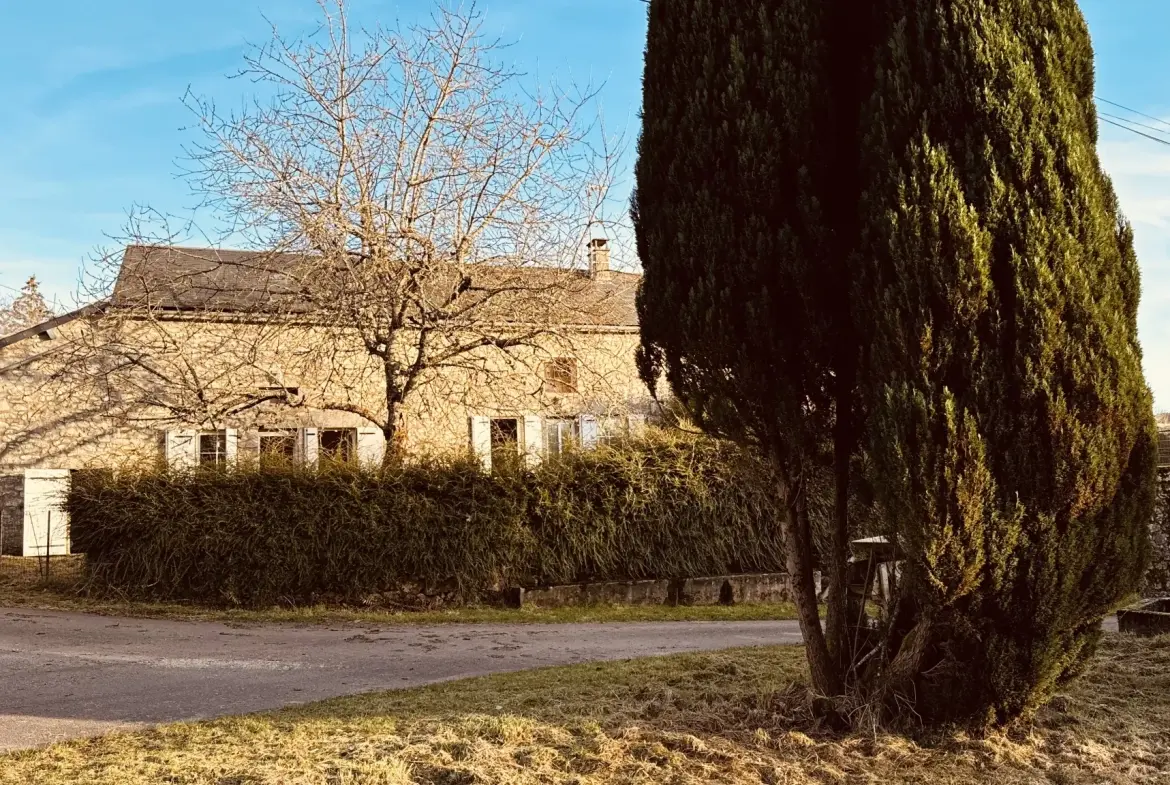 Longère bourguignonne rénovée avec grange à Brassy, Morvan 