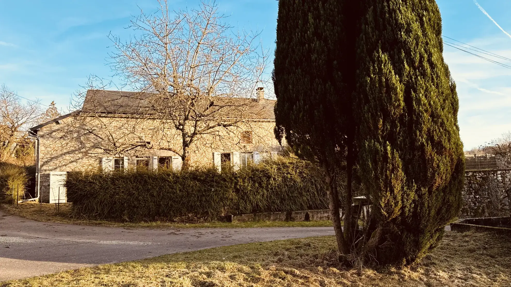 Longère bourguignonne rénovée avec grange à Brassy, Morvan 