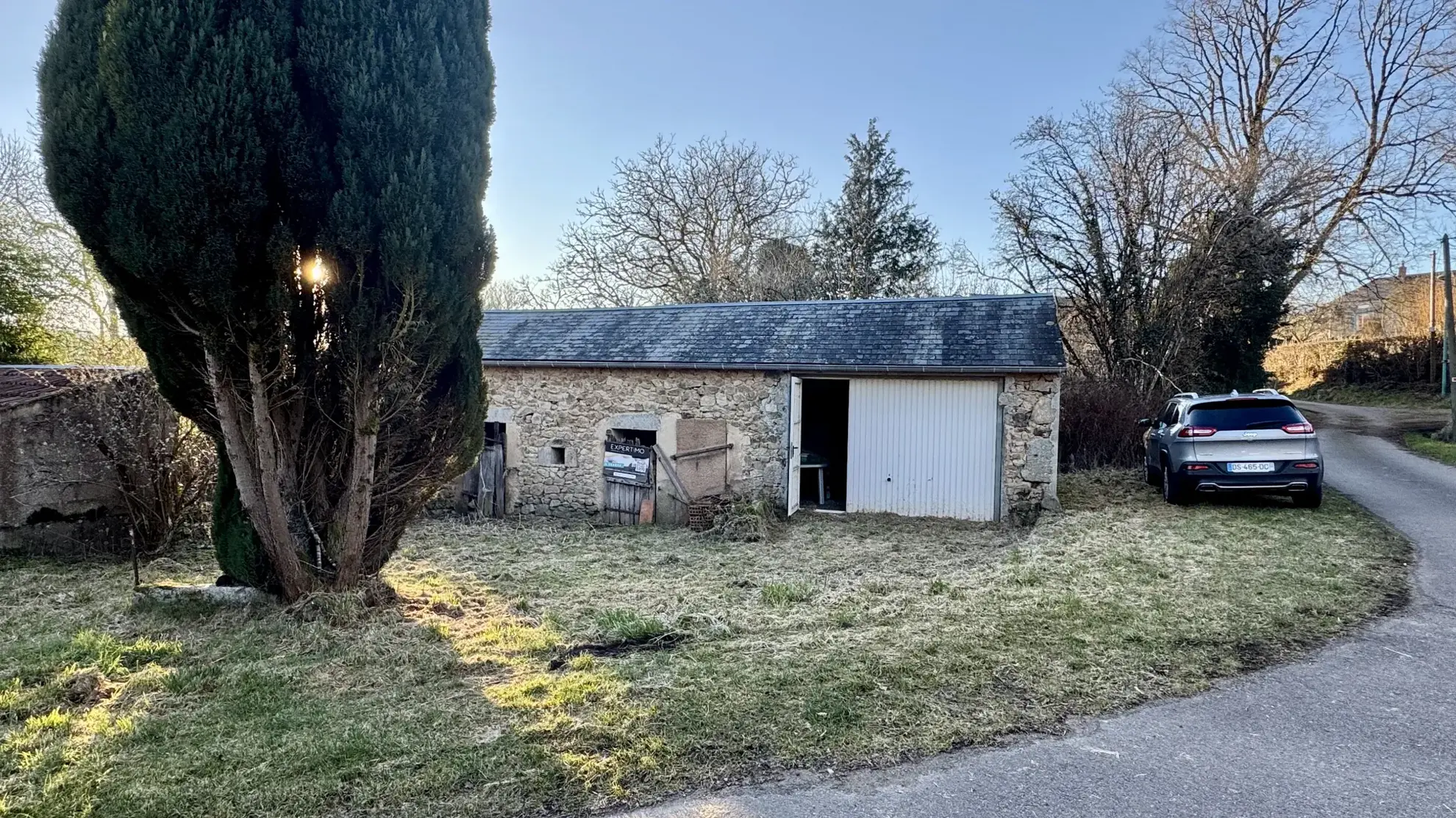 Longère bourguignonne rénovée avec grange à Brassy, Morvan 