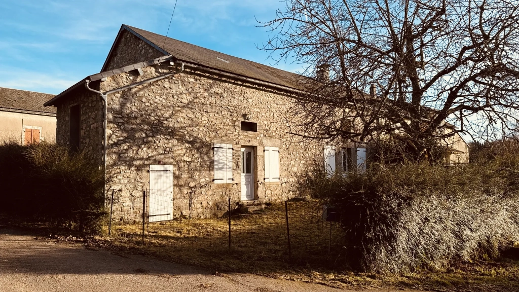 Longère bourguignonne rénovée avec grange à Brassy, Morvan