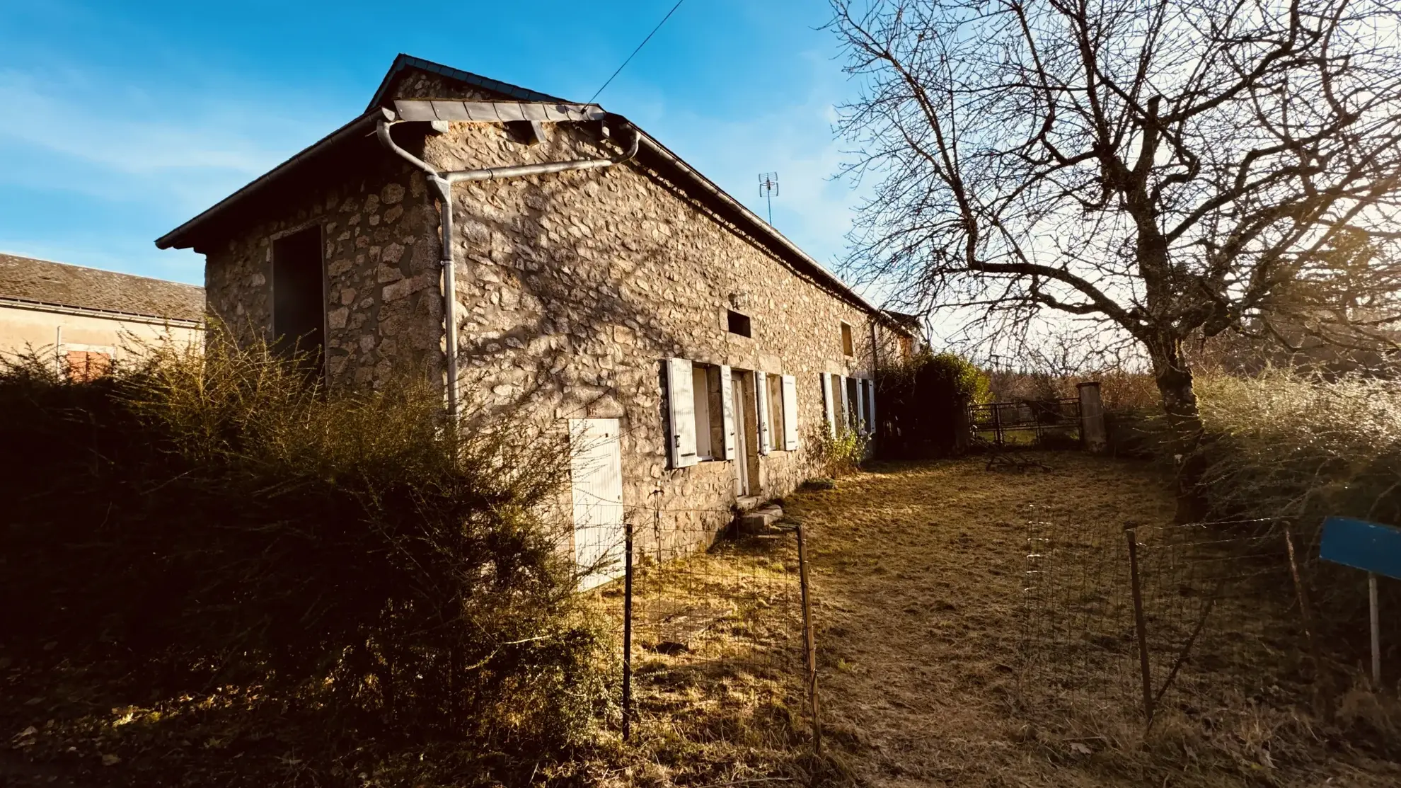 Longère bourguignonne rénovée avec grange à Brassy, Morvan 