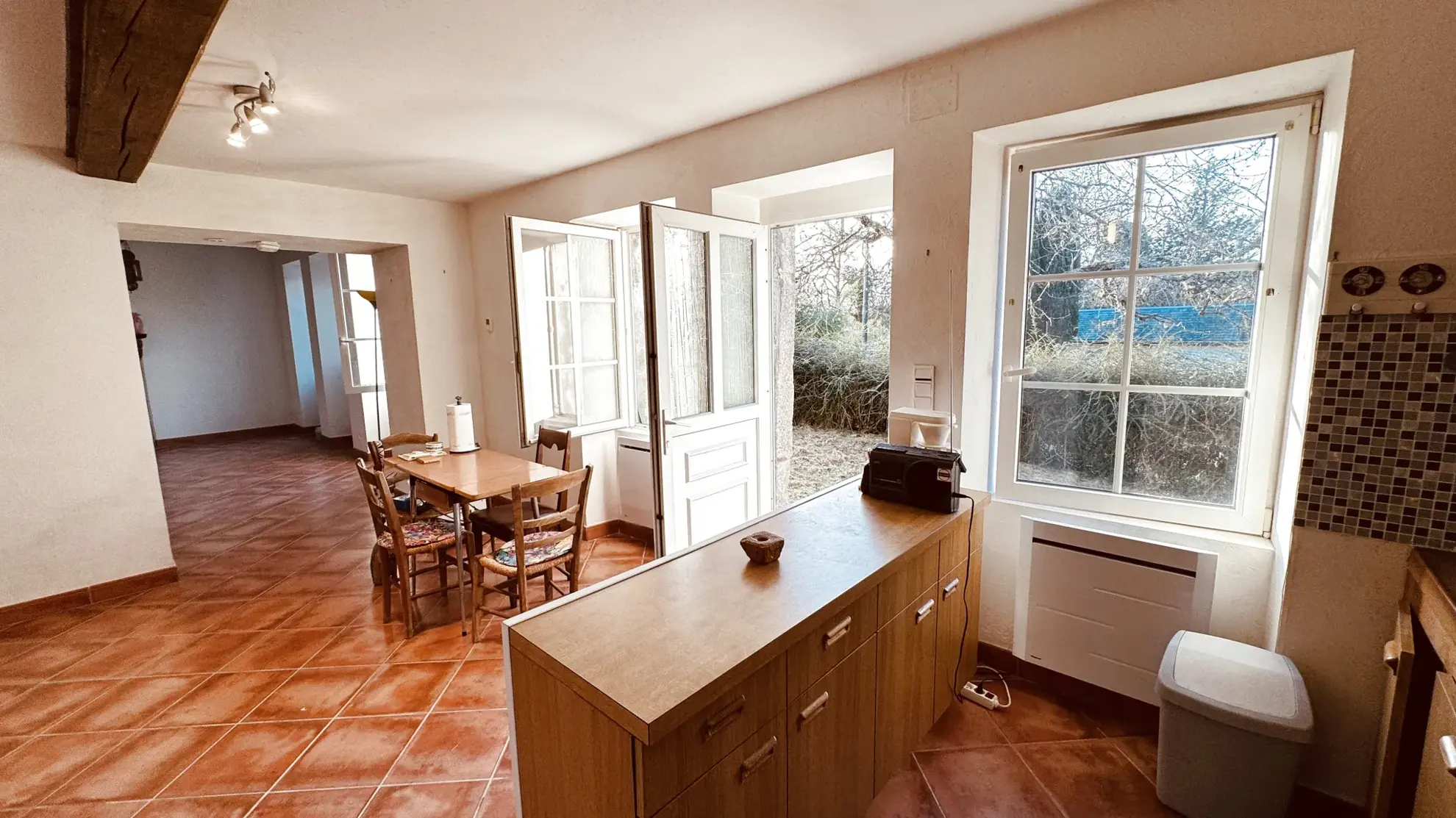 Longère bourguignonne rénovée avec grange à Brassy, Morvan 