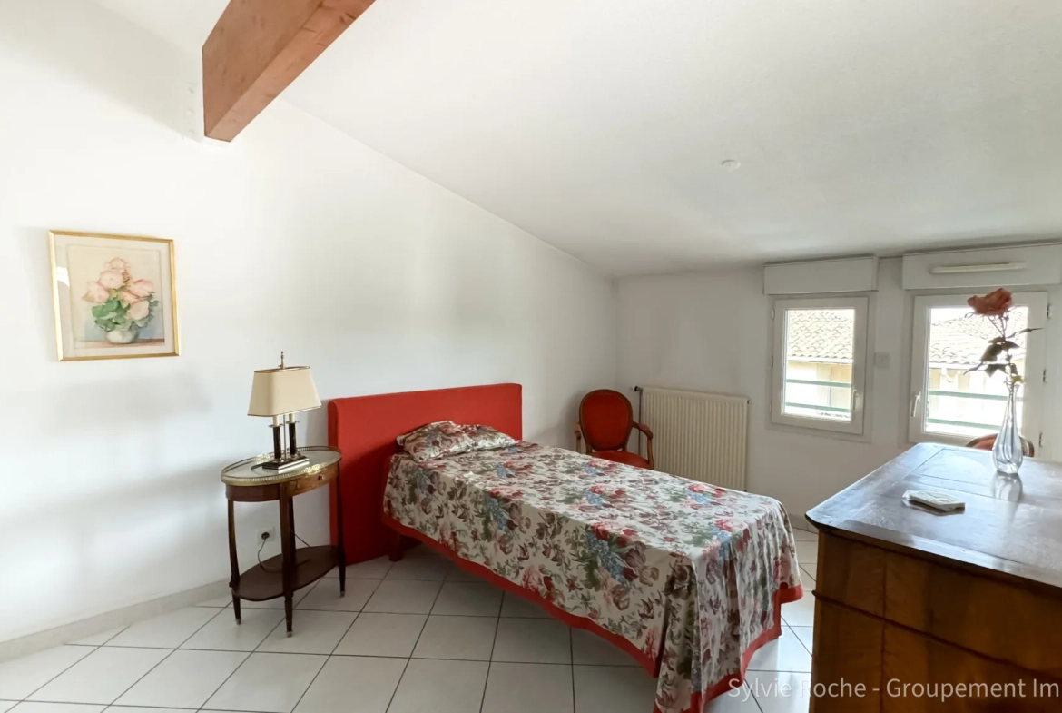 Appartement 4 pièces avec terrasse et parking à Orange 