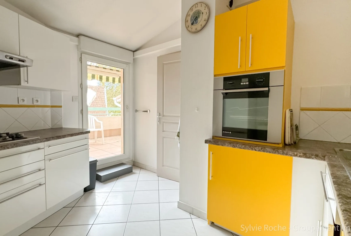 Appartement 4 pièces avec terrasse et parking à Orange 