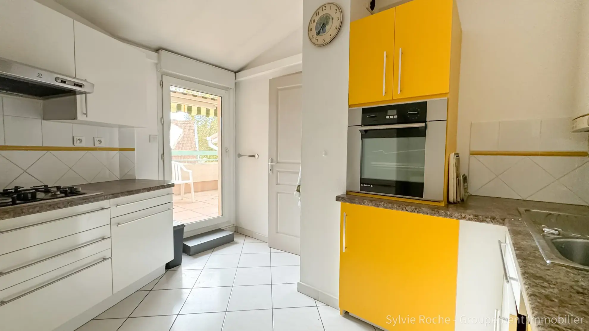 Appartement 4 pièces avec terrasse et parking à Orange 