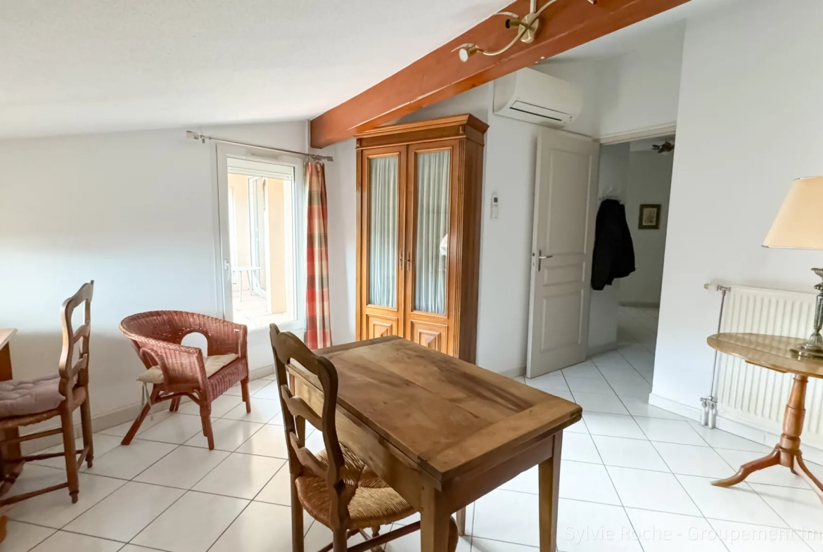 Appartement 4 pièces avec terrasse et parking à Orange 
