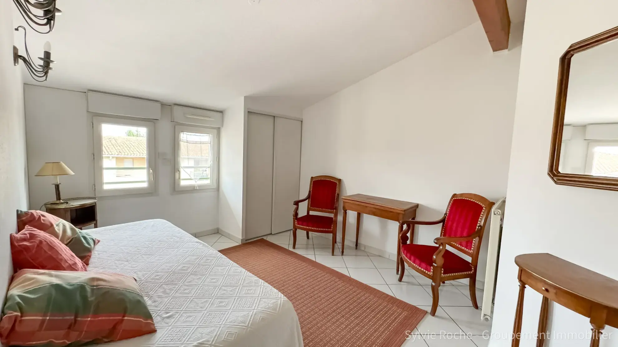 Appartement 4 pièces avec terrasse et parking à Orange 