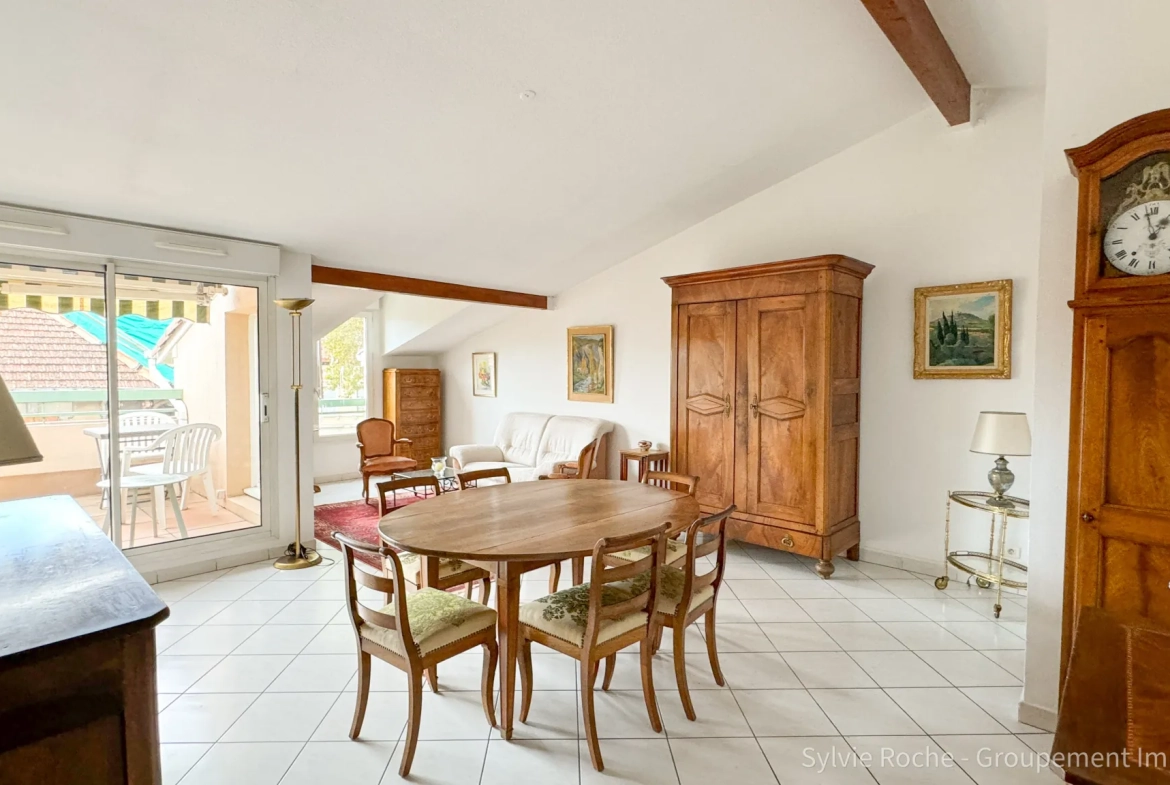 Appartement 4 pièces avec terrasse et parking à Orange 