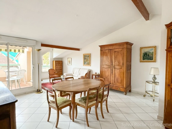 Appartement 4 pièces avec terrasse et parking à Orange 
