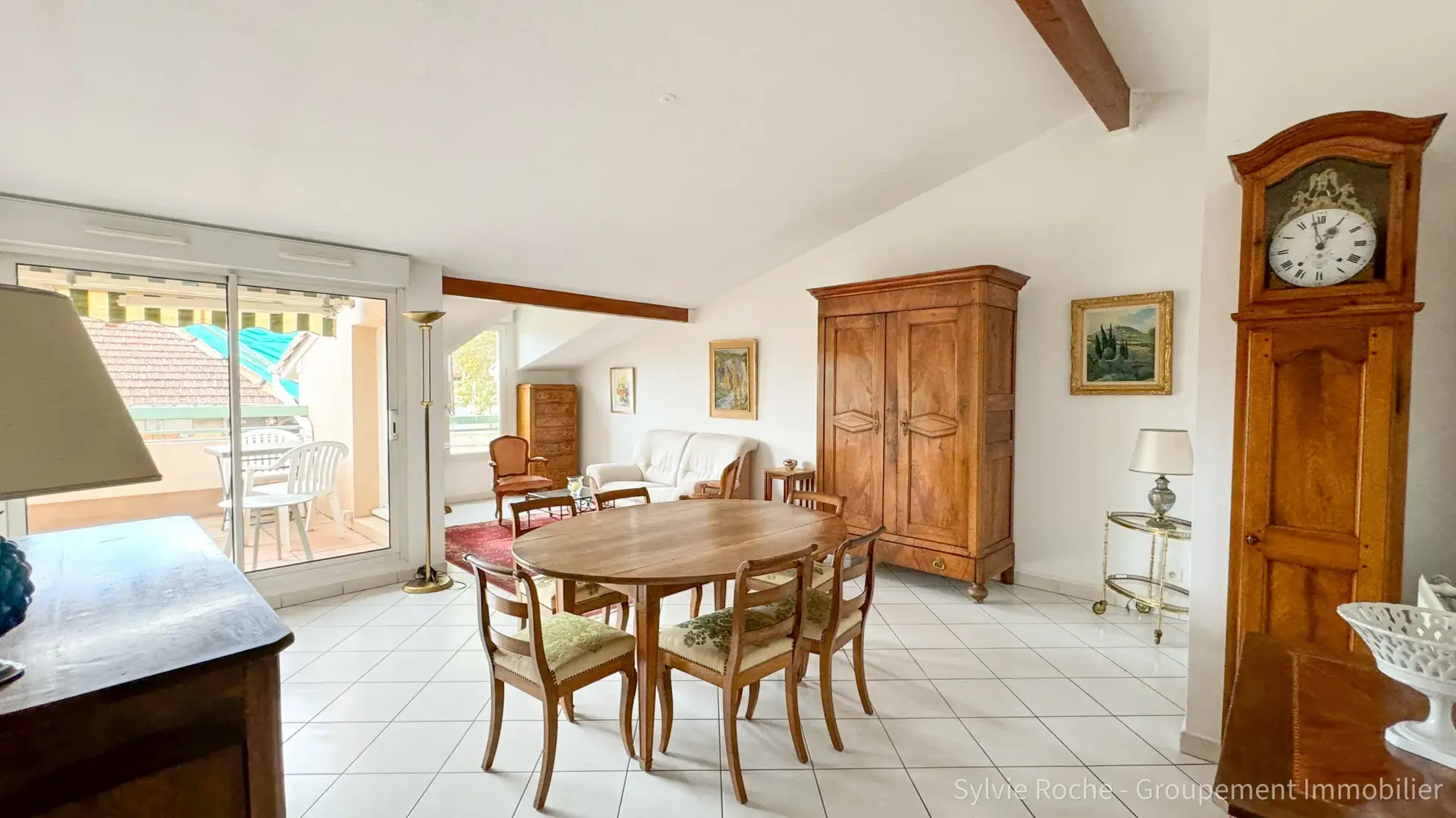 Appartement 4 pièces avec terrasse et parking à Orange 