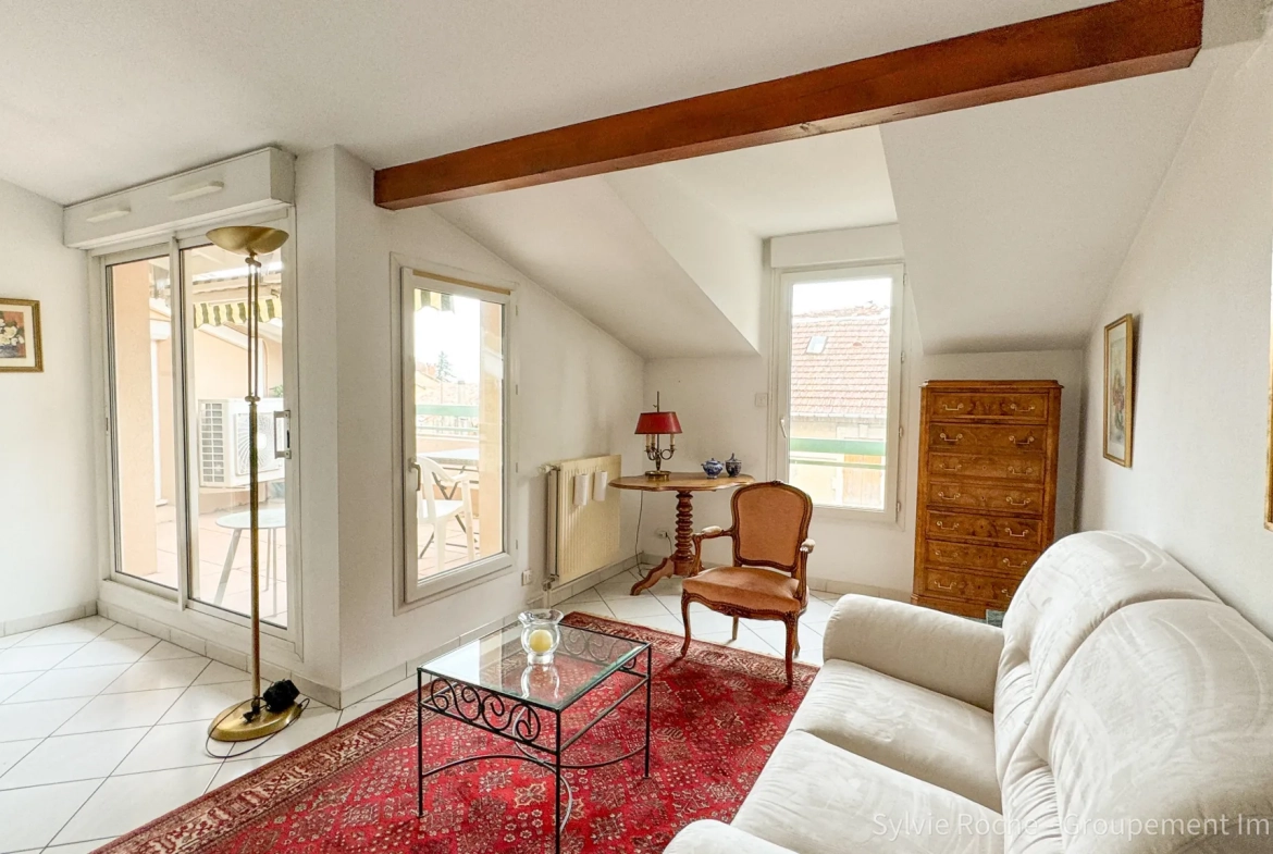 Appartement 4 pièces avec terrasse et parking à Orange 