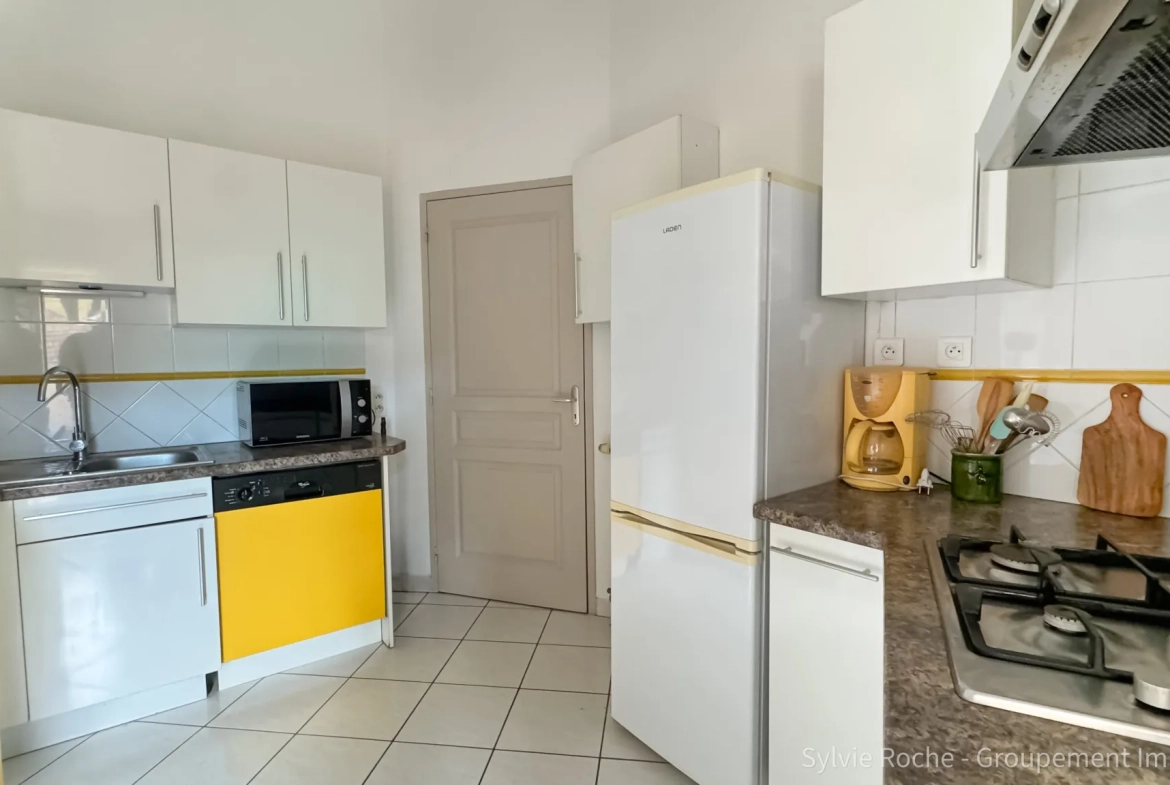 Appartement 4 pièces avec terrasse et parking à Orange 