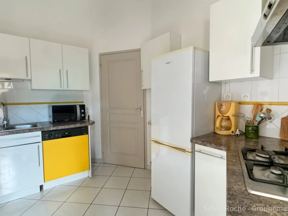 Appartement 4 pièces avec terrasse et parking à Orange 