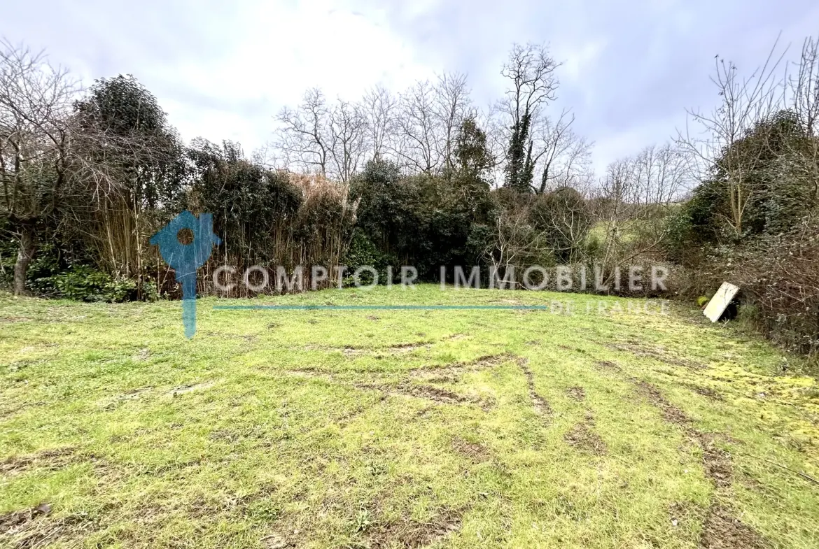 Terrain constructible de 555 m² en zone ABF à Baziege, idéal pour un projet architectural authentique 