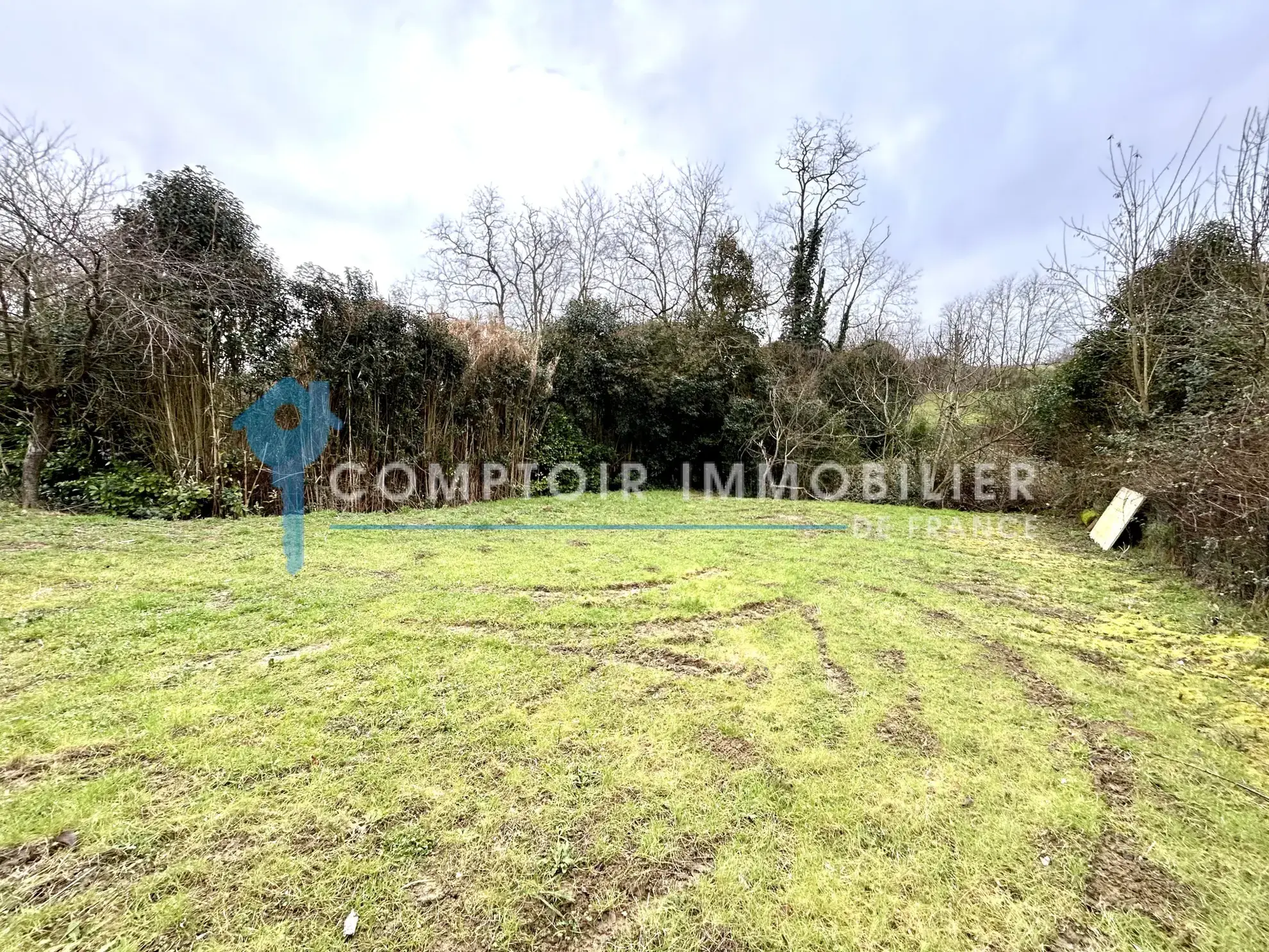 Terrain constructible de 555 m² en zone ABF à Baziege, idéal pour un projet architectural authentique 