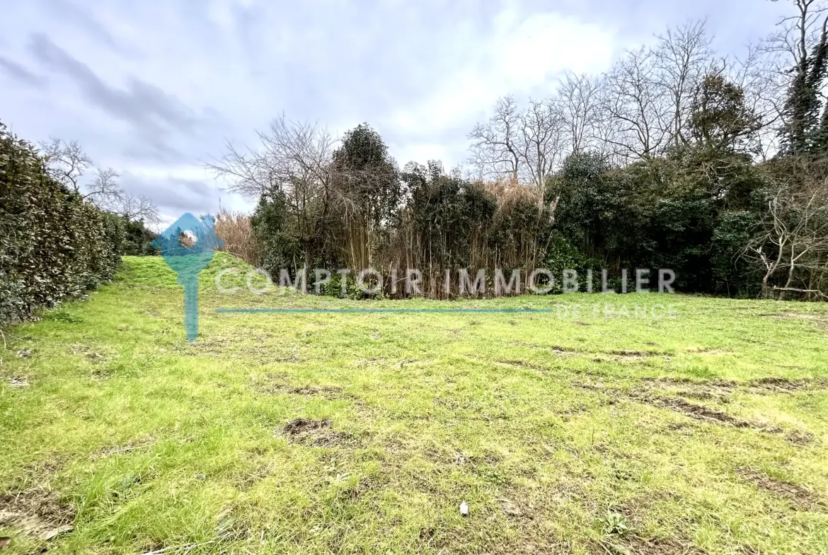 Terrain constructible de 555 m² en zone ABF à Baziege, idéal pour un projet architectural authentique 