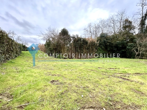 Terrain constructible de 555 m² en zone ABF à Baziege, idéal pour un projet architectural authentique