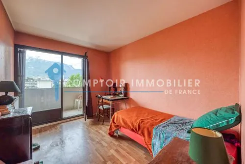 Appartement T4 à vendre à Grenoble avec vue sur le Vercors – Dernier étage, 74 m² 