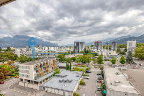 Appartement T4 à vendre à Grenoble avec vue sur le Vercors – Dernier étage, 74 m² 