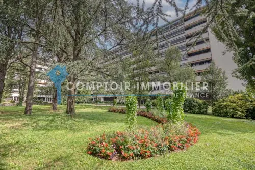 Appartement T4 à vendre à Grenoble avec vue sur le Vercors – Dernier étage, 74 m²