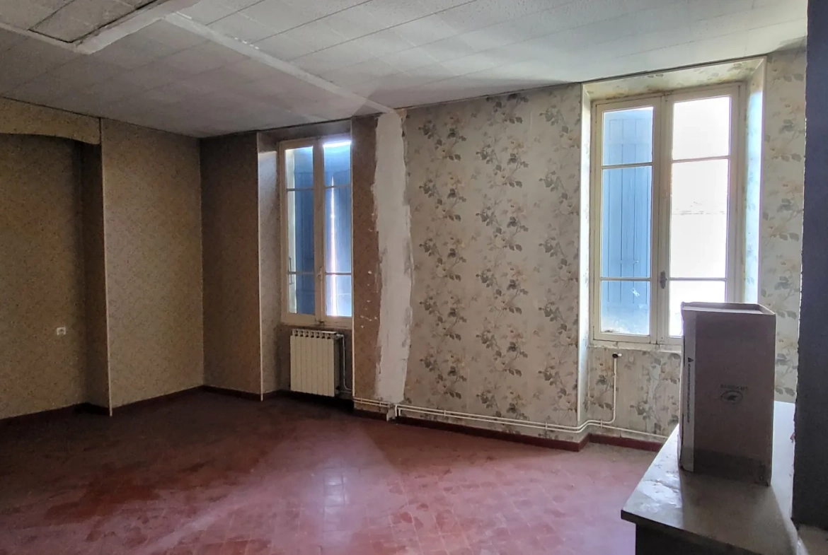 Immeuble à rénover à Orange près du Théâtre Antique - Emplacement de qualité 