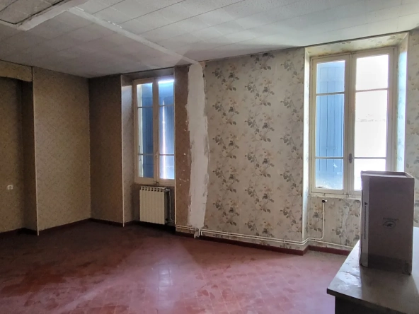 Immeuble à rénover à Orange près du Théâtre Antique - Emplacement de qualité 