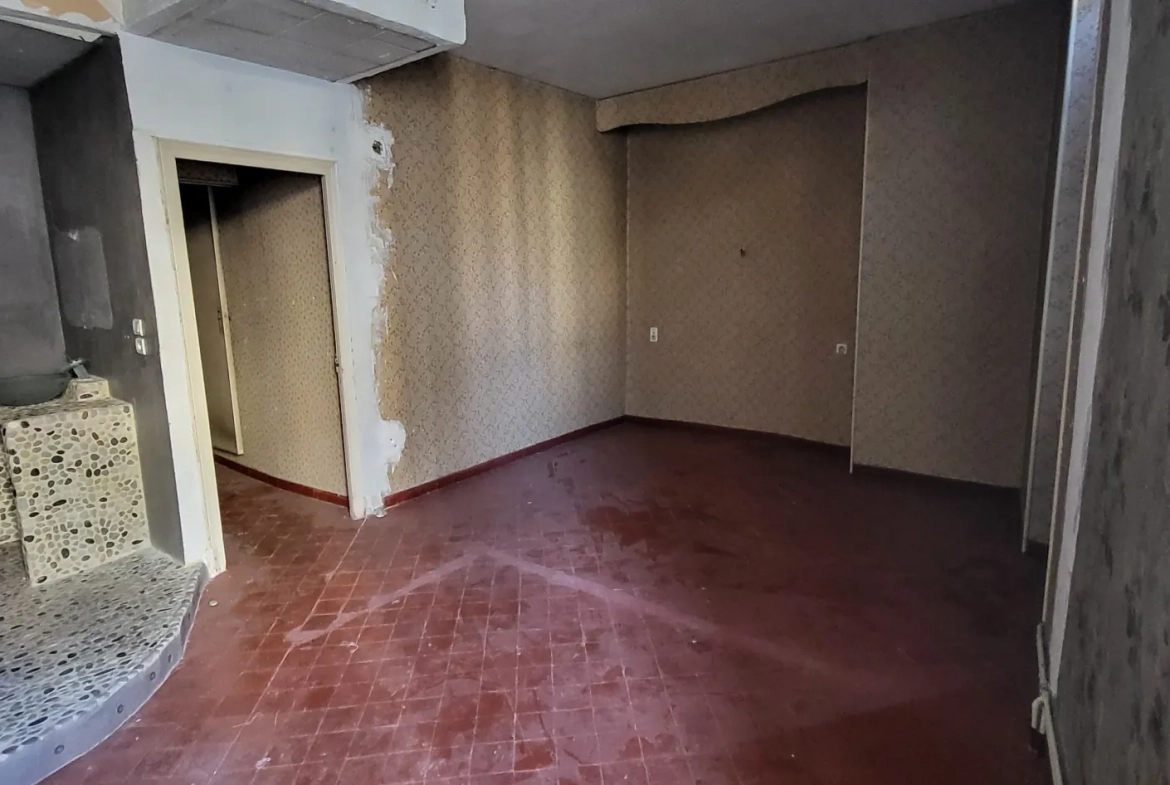 Immeuble à rénover à Orange près du Théâtre Antique - Emplacement de qualité 