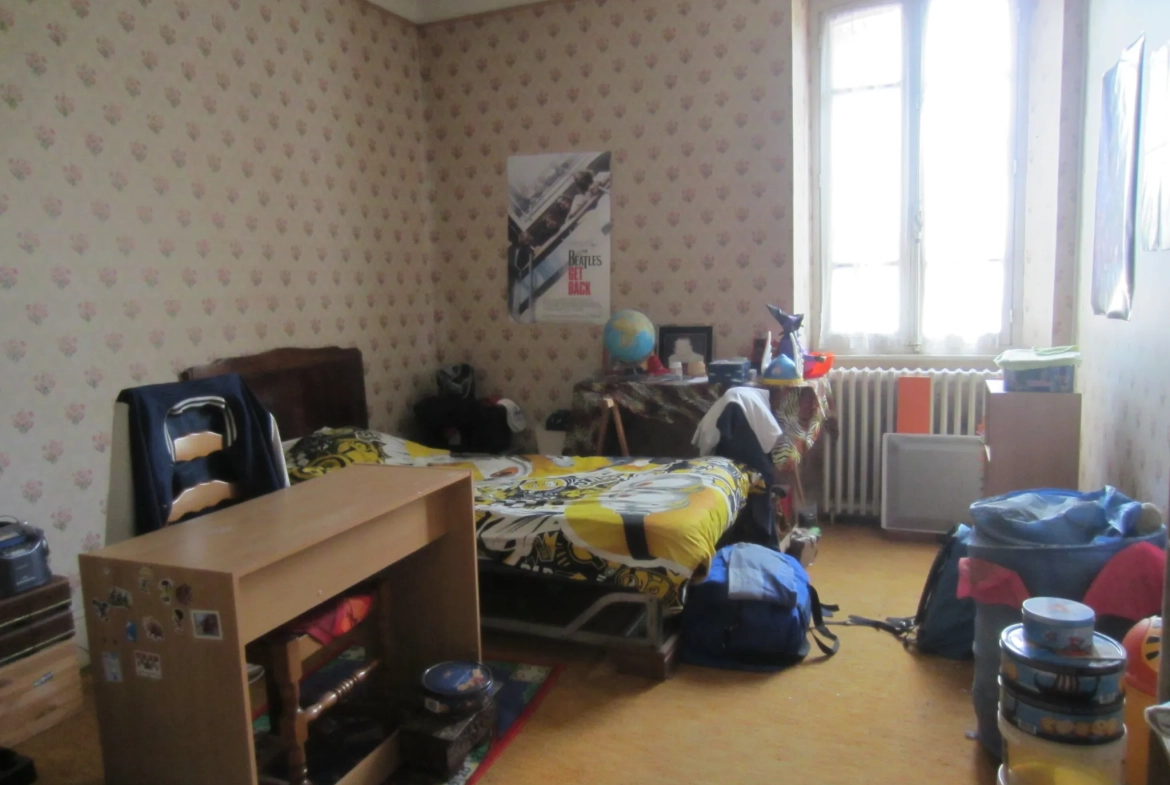 Belle maison familiale à Saint-Lizier avec grand terrain et garage spacieux 
