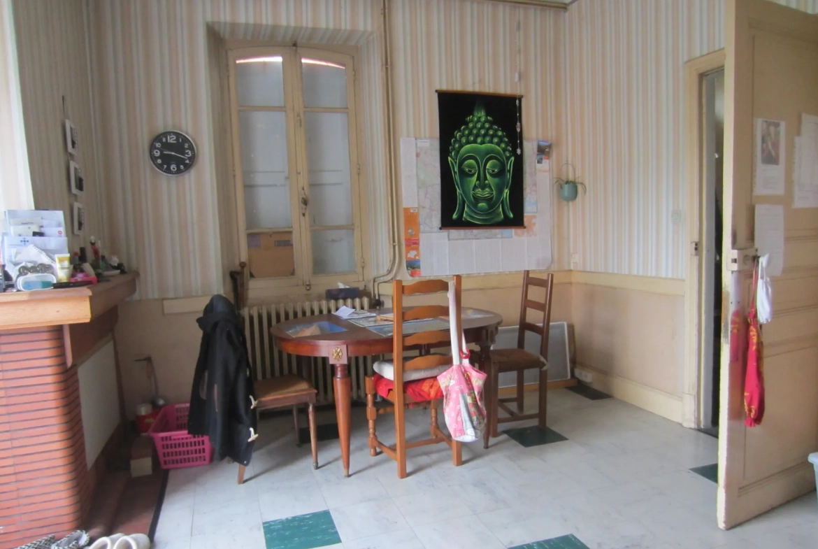 Belle maison familiale à Saint-Lizier avec grand terrain et garage spacieux 