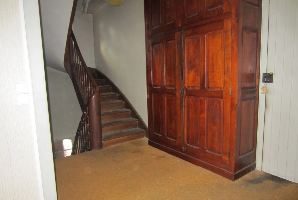 Belle maison familiale à Saint-Lizier avec grand terrain et garage spacieux 