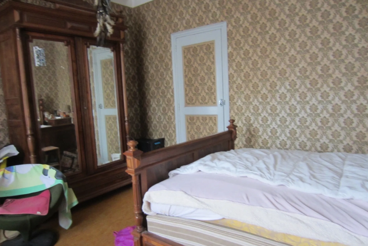 Belle maison familiale à Saint-Lizier avec grand terrain et garage spacieux 