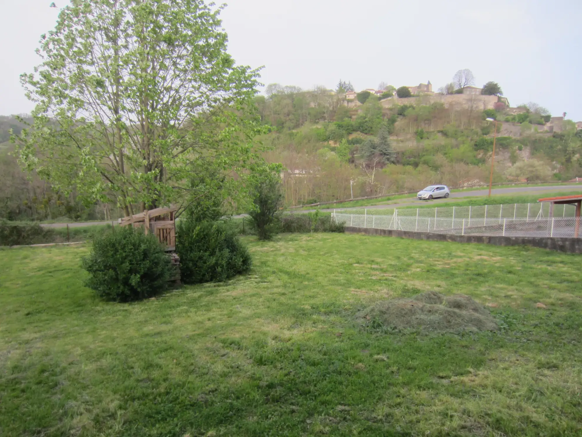Belle maison familiale à Saint-Lizier avec grand terrain et garage spacieux 