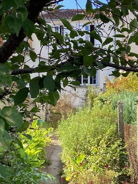 Maison de ville de 126 m² à Pons avec jardin et 3 chambres 