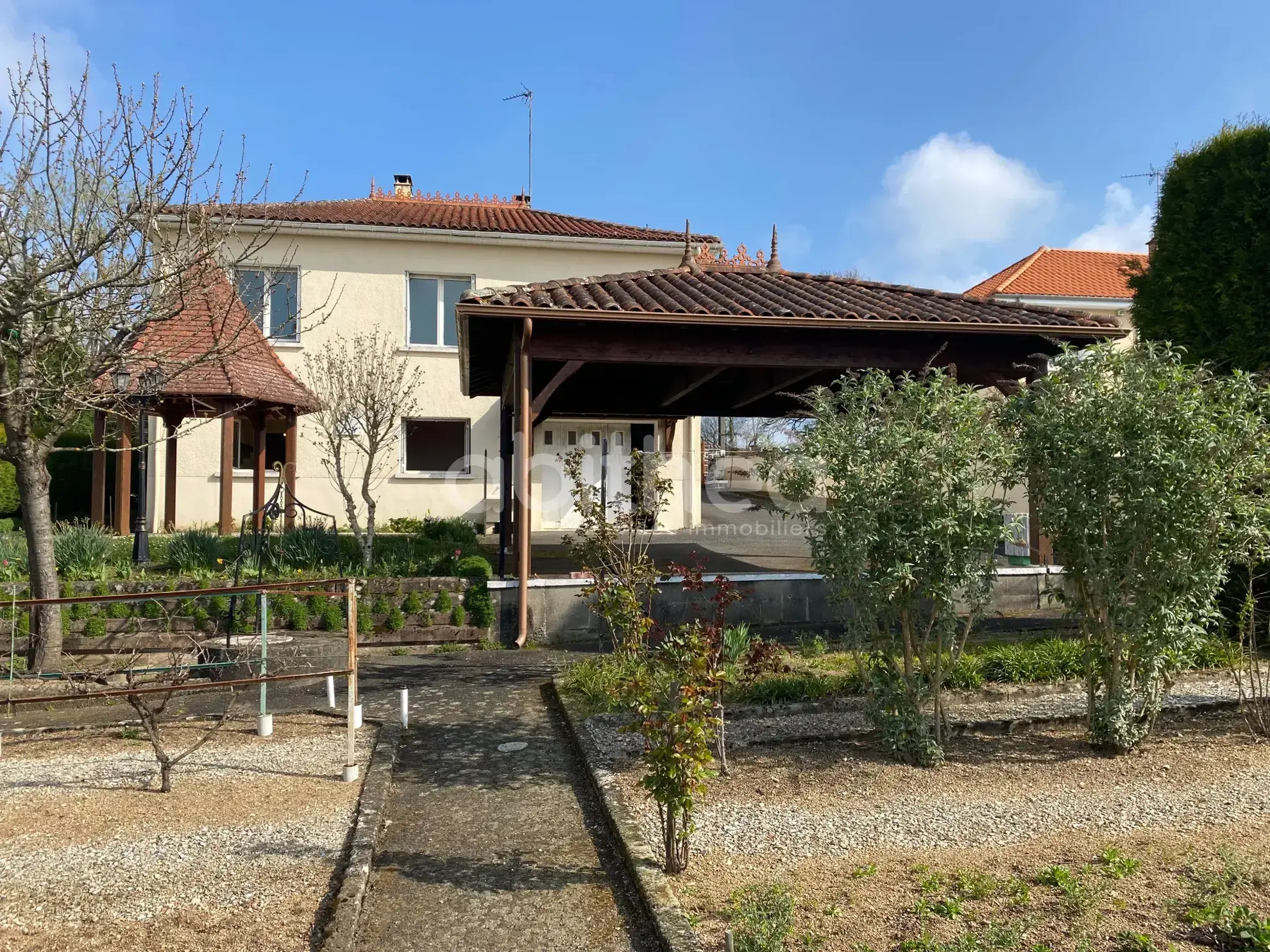 Maison de 110 m² avec jardin et sous-sol à La Péruse (16270) 