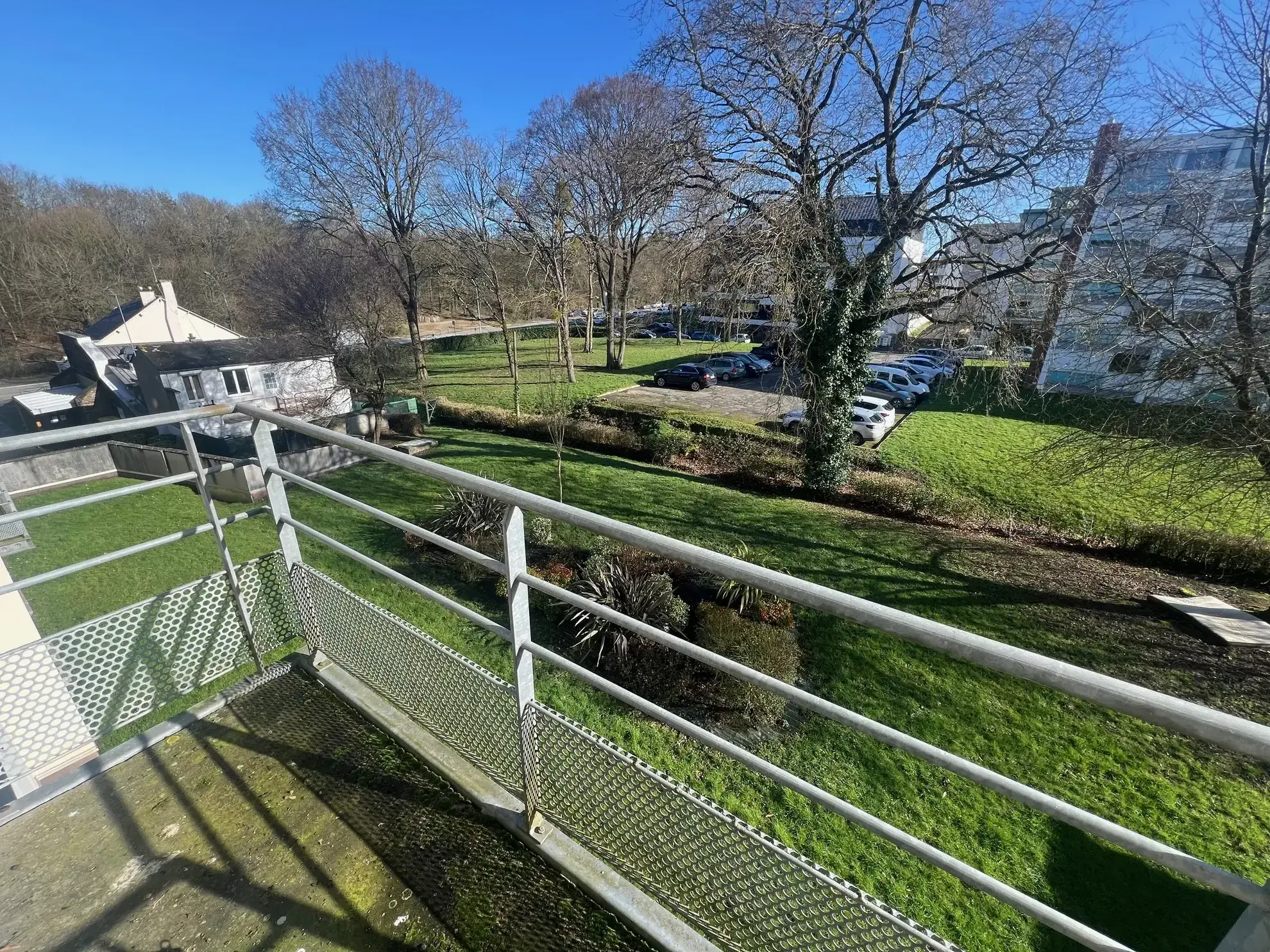 Studio meublé à Rennes avec parking et balcon - Investissement locatif sécurisé 
