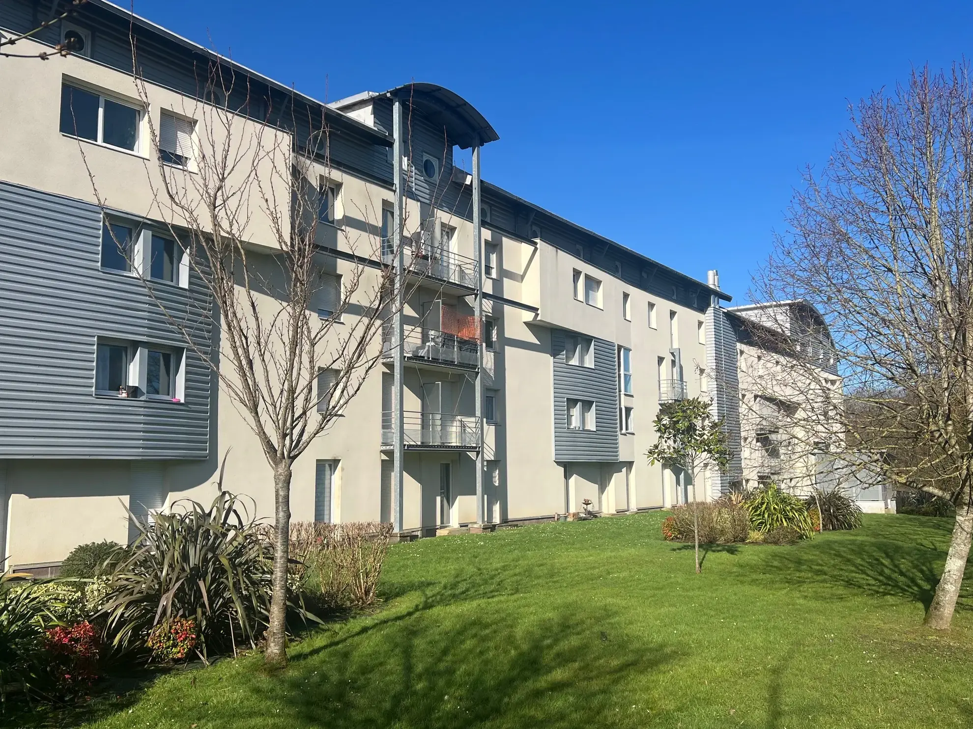 Studio meublé à Rennes avec parking et balcon - Investissement locatif sécurisé 