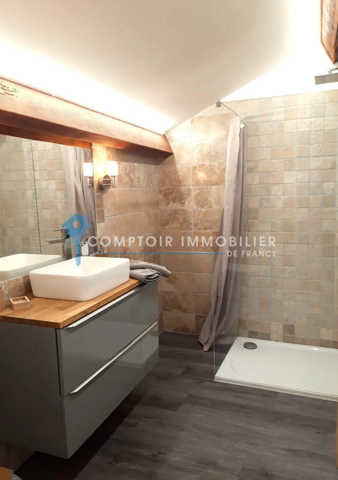 Appartement de luxe à Boulbon - 65 m² avec terrasse et vue dégagée 
