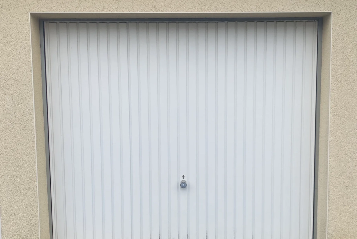 Appartement 2 pièces à Saintes avec parking et box privé 
