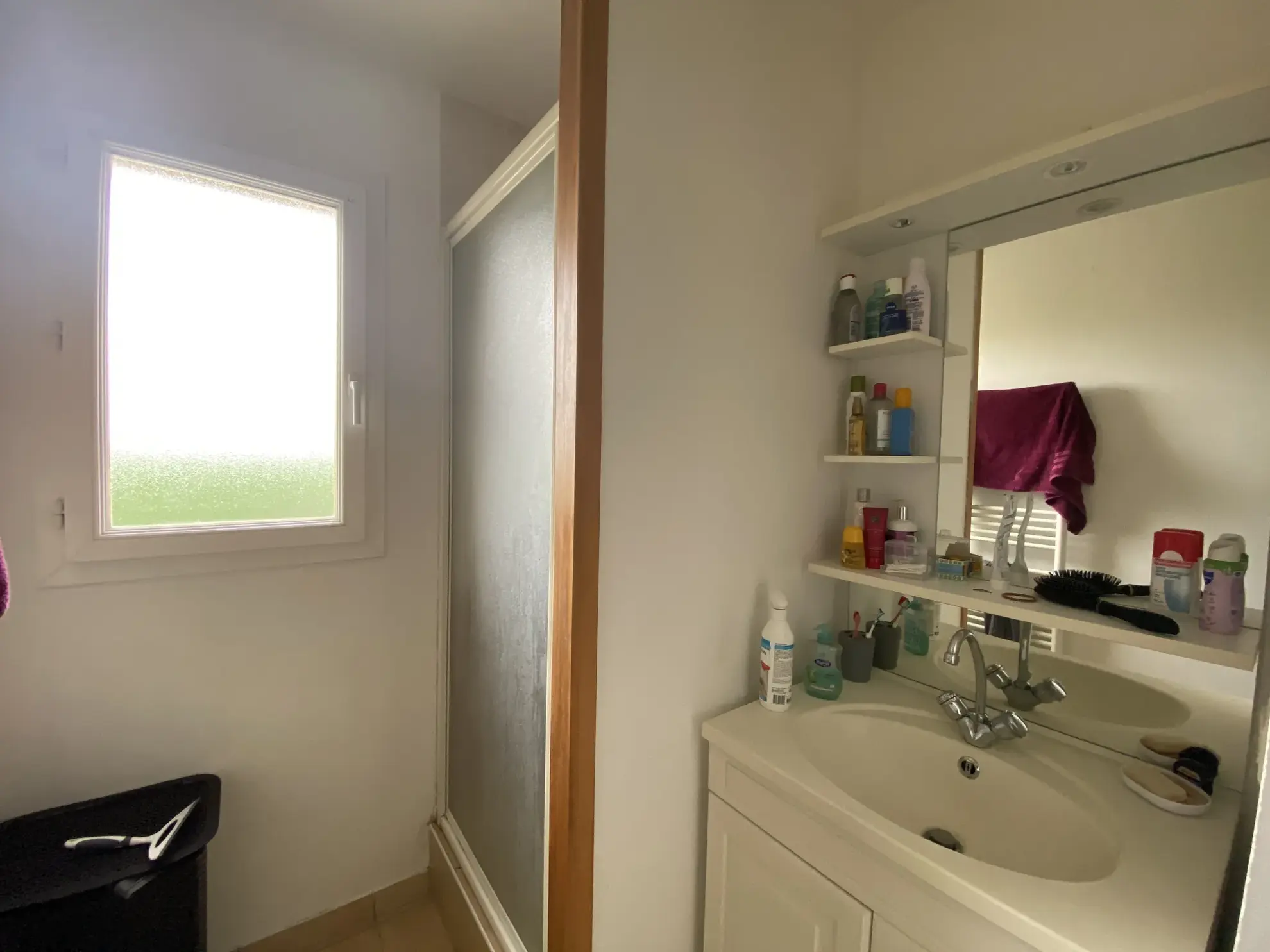 Appartement 2 pièces à Saintes avec parking et box privé 