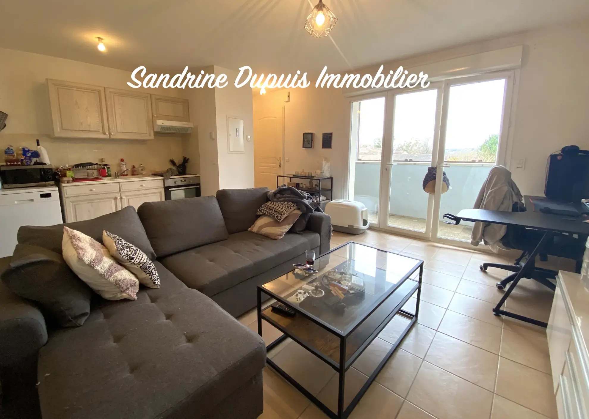 Appartement 2 pièces à Saintes avec parking et box privé 