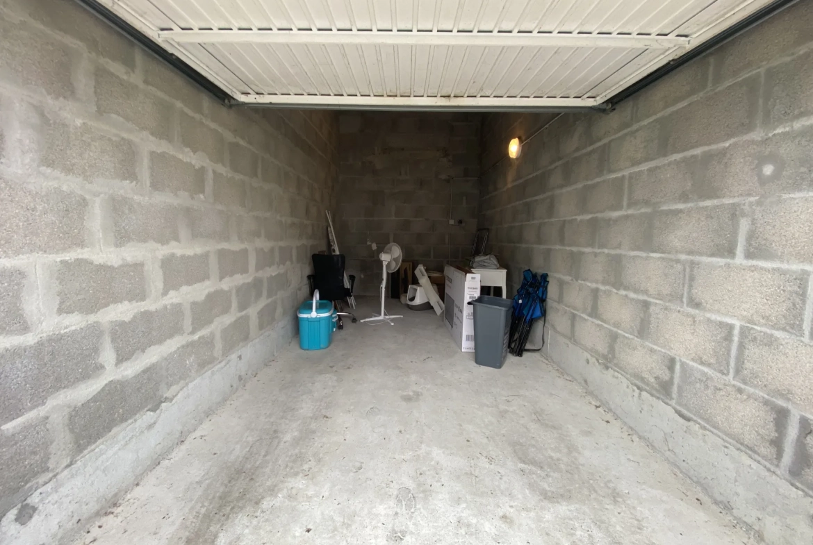 Appartement 2 pièces à Saintes avec parking et box privé 