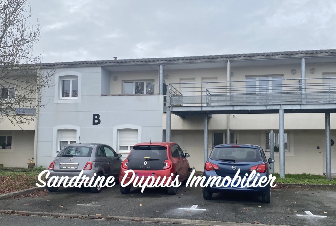 Appartement 2 pièces à Saintes avec parking et box privé 