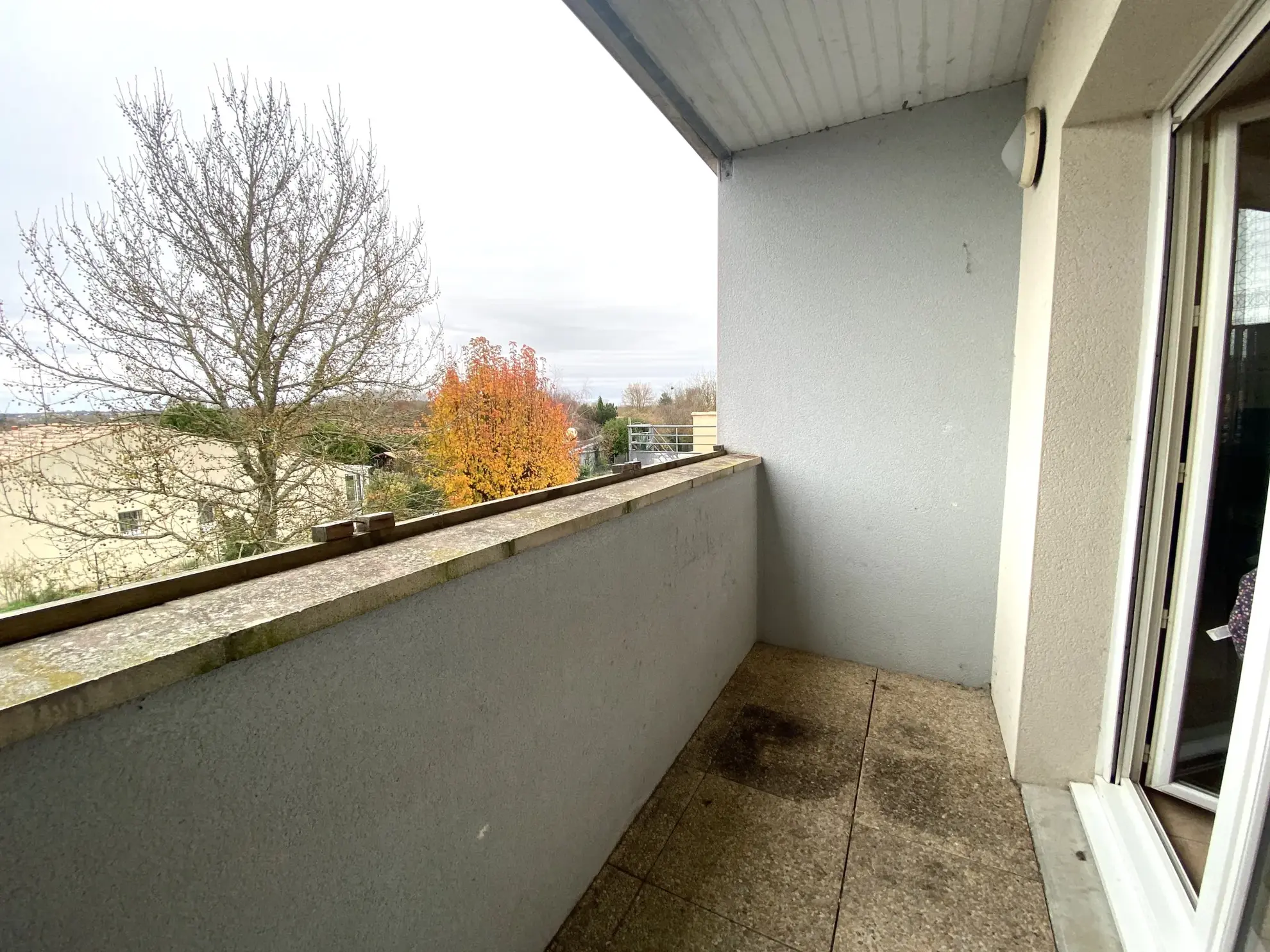 Appartement 2 pièces à Saintes avec parking et box privé 