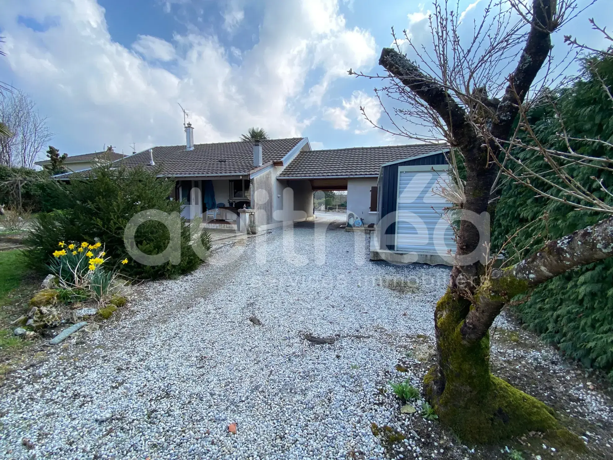 Maison individuelle de plain-pied à La Peruse (16270) avec garage et jardin clôturé 