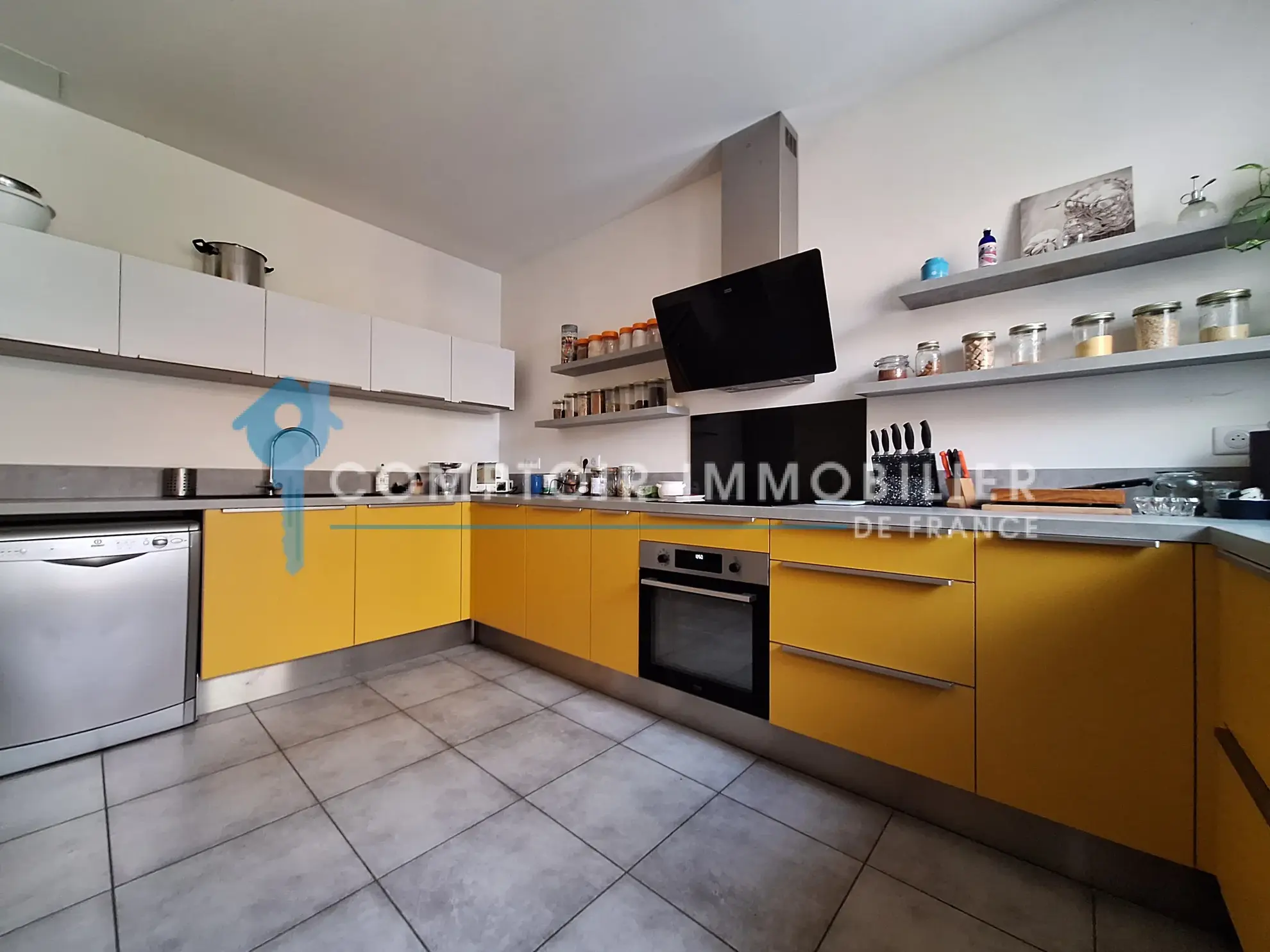 Investissement immobilier à Damiatte avec local commercial, appartement et garage 